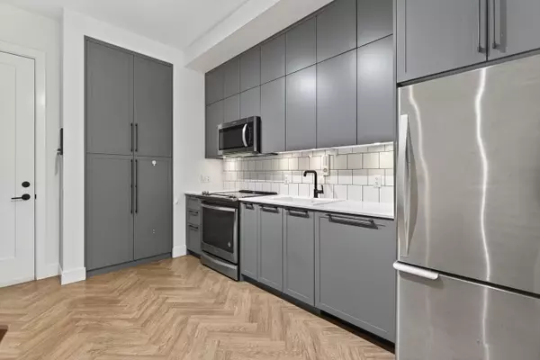 Surrey, BC V3R 0E8,14968 101a AVE #117