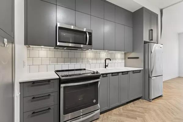 Surrey, BC V3R 0E8,14968 101a AVE #117