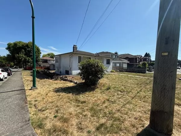 7790 15th AVE Burnaby, BC V3N 1W5