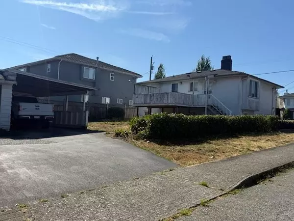 Burnaby, BC V3N 1W5,7790 15th AVE