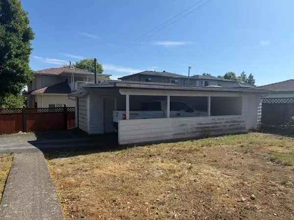 7790 15th AVE Burnaby, BC V3N 1W5