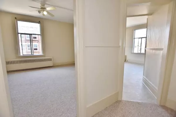 Vancouver, BC V5T 1Z4,2603 Main ST #3