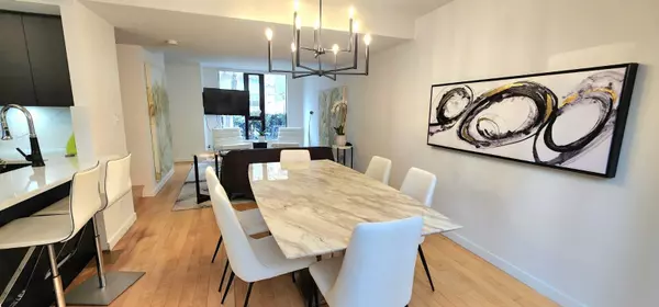 Vancouver, BC V6B 1T2,973 Mainland ST