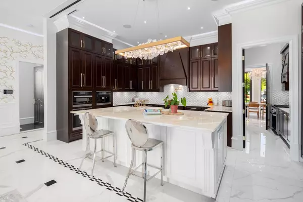 Vancouver, BC V6P 5H6,8483 Wiltshire ST