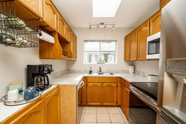 Maple Ridge, BC V2X 0R1,20625 118 AVE #9