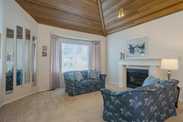 Surrey, BC V4N 3B3,9322 157 ST