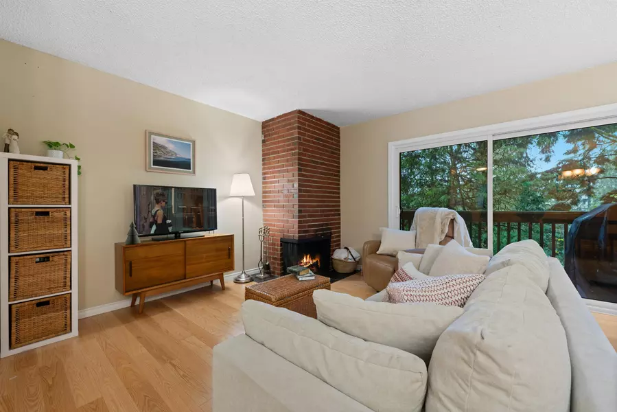 335A Evergreen DR, Port Moody, BC V3H 1S1