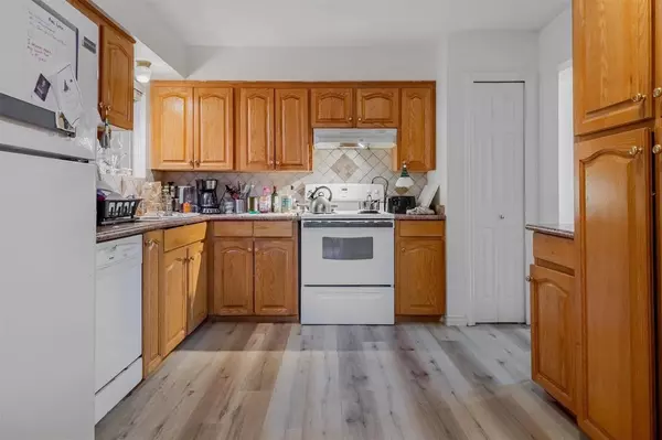 Surrey, BC V3R 3Y8,11084 148 ST