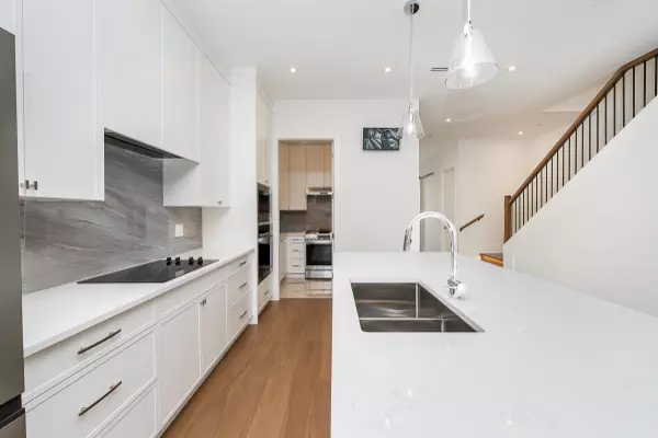 Port Coquitlam, BC V3B 4K1,3380 Edinburgh ST