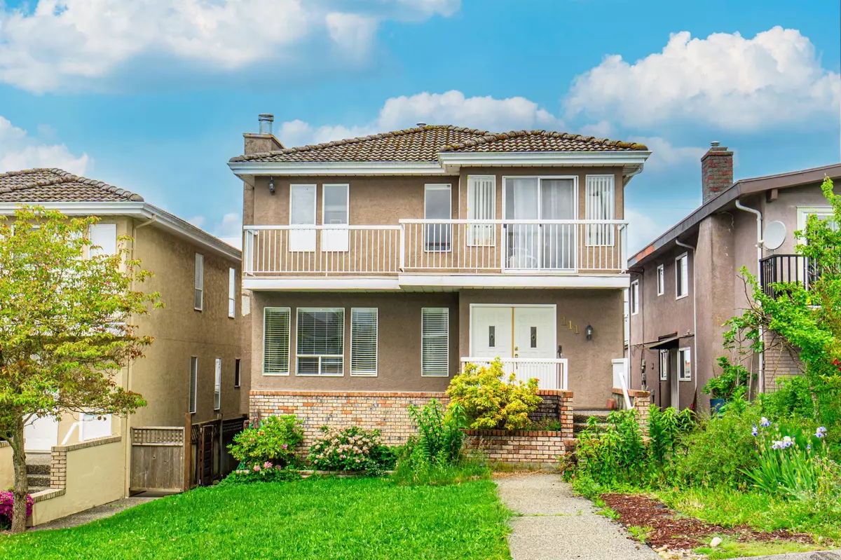 Burnaby, BC V5B 3N7,111 Grosvenor AVE