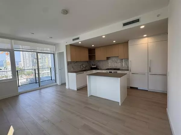 Burnaby, BC V5H 0L3,6468 Willingdon AVE #10XX