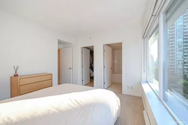 Vancouver, BC V6B 0E3,821 Cambie ST #802