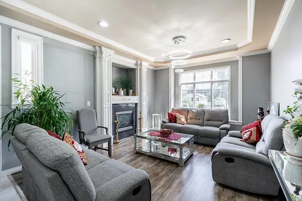 Surrey, BC V3T 2E3,12967 106a AVE