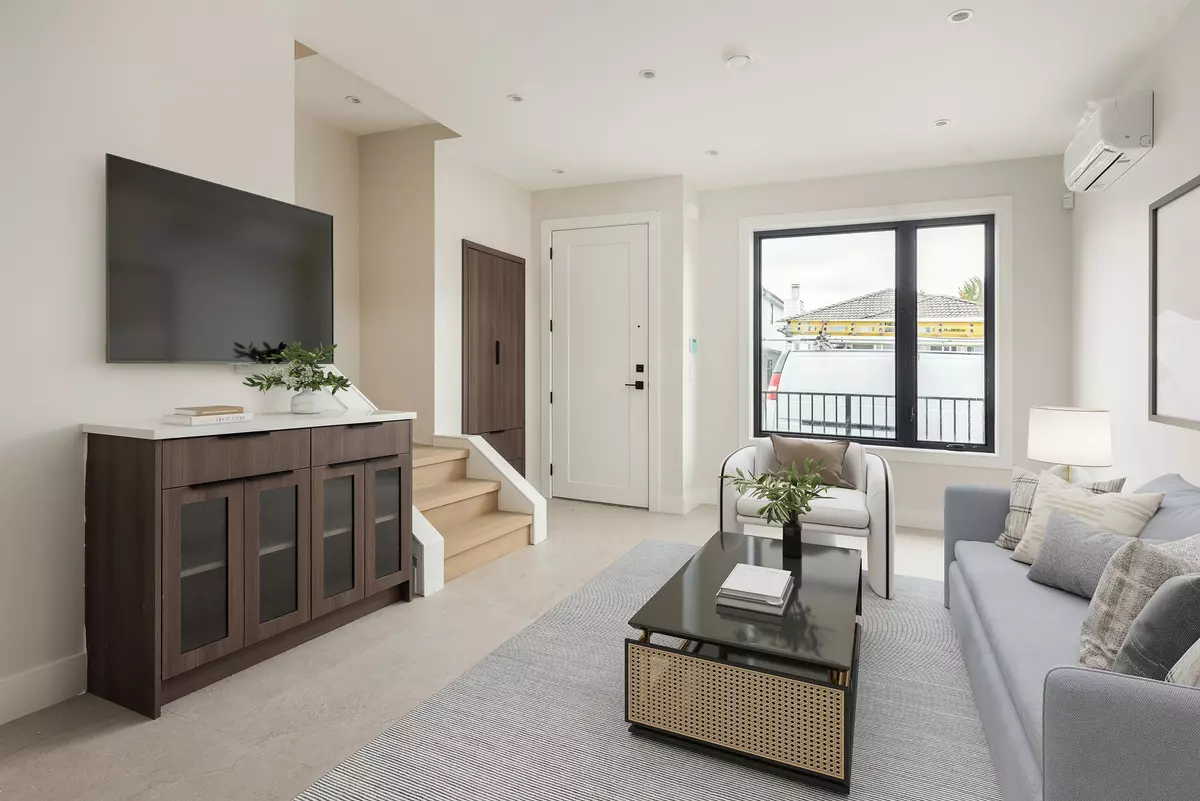 Burnaby, BC V5C 1E6,4413 Oxford ST #L1