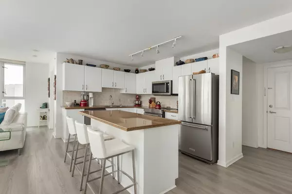 720 Hamilton ST #1701 New Westminster, BC V3M 7A6