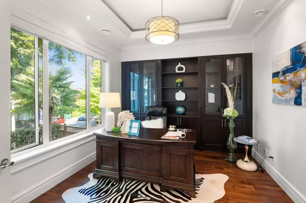 Vancouver, BC V6R 2A9,4146 Crown CRES