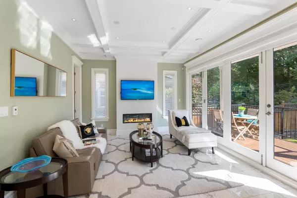 4146 Crown CRES Vancouver, BC V6R 2A9