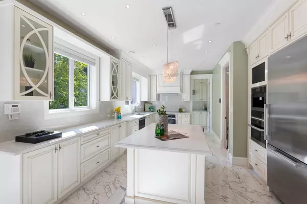 4146 Crown CRES Vancouver, BC V6R 2A9