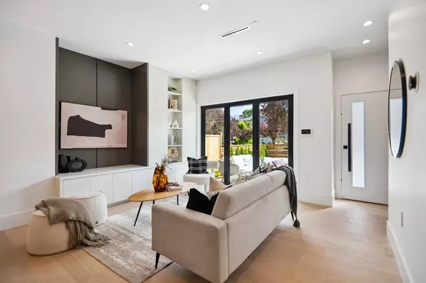 Vancouver, BC V5T 2P1,1079 E 14th AVE ##1