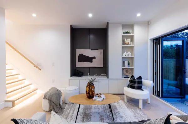 1079 E 14th AVE ##1 Vancouver, BC V5T 2P1