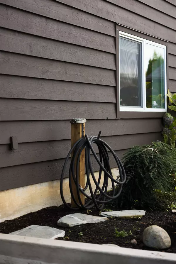 Maple Ridge, BC V4R 2M7,20898 125 AVE