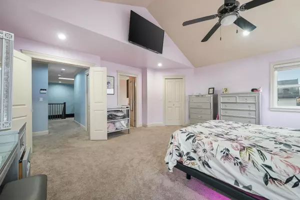 18938 54a AVE Surrey, BC V3S 6R4