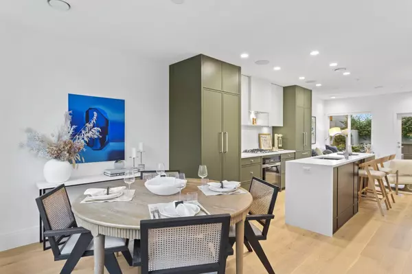 Vancouver, BC V5Z 2E4,553 W 26th AVE