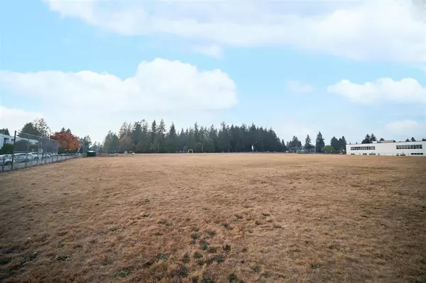 Coquitlam, BC V3J 1X7,1122 King Albert AVE #210