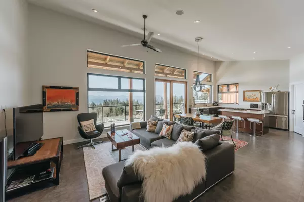 2247 Pixton RD Roberts Creek, BC V0N 2W5