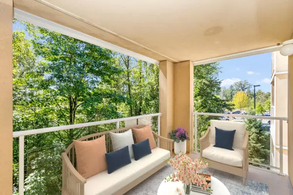 Maple Ridge, BC V2X 2V6,22722 Lougheed HWY #302