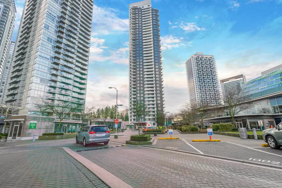 9887 Whalley BLVD #1904, Surrey, BC V3T 0P4