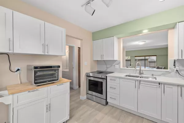 North Vancouver, BC V7J 3K3,1998 Purcell WAY