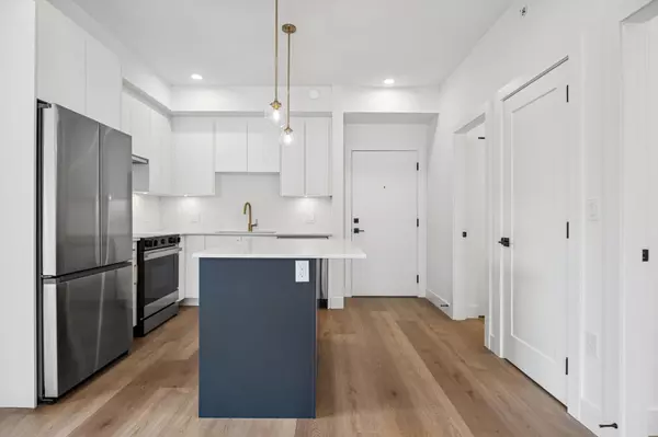 Langdale, BC V2Y 1T2,20286 72 AVE #208