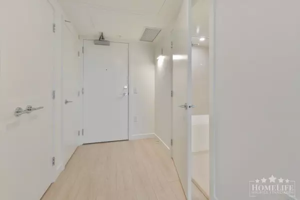 Surrey, BC V3T 2H2,13675 107a AVE #1004