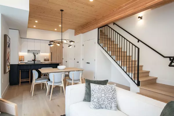 4150 Columbia ST Vancouver, BC V5Y 2J6