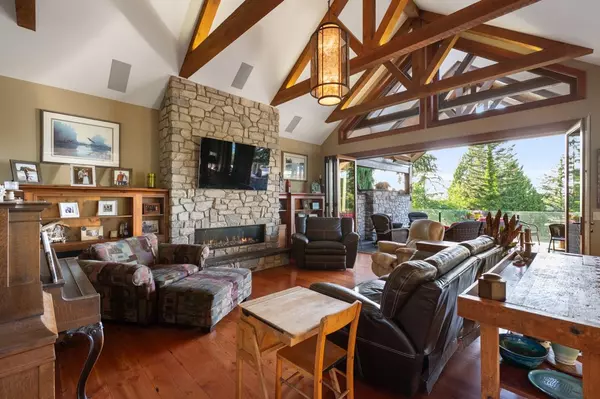 12503 28 AVE Surrey, BC V4A 2N8