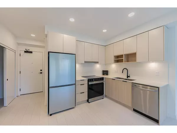 Surrey, BC V3T 4L3,10466 138a ST #102