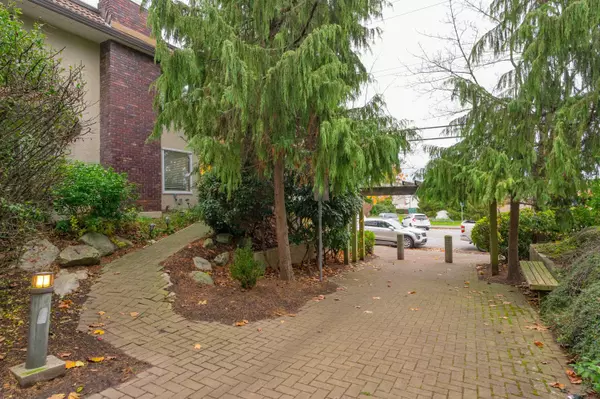 White Rock, BC V4B 4B8,1225 Merklin ST #101