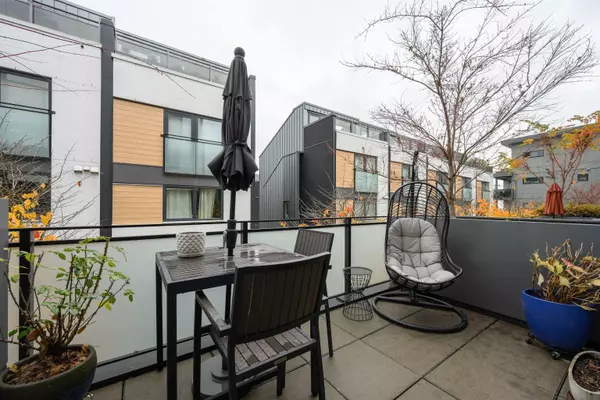 North Vancouver, BC V7L 1G6,649 E 3rd ST #206
