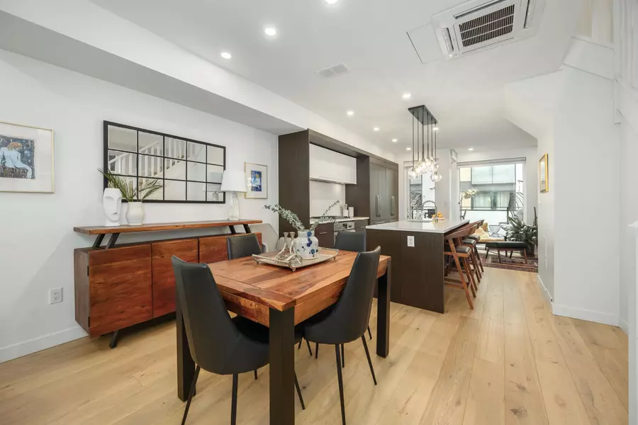 649 E 3rd ST #206, North Vancouver, BC V7L 1G6