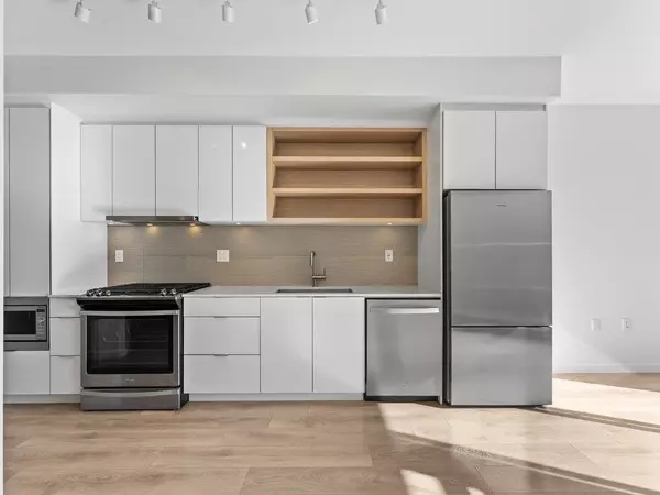 North Vancouver, BC V7M 0G2,725 Marine DR #509