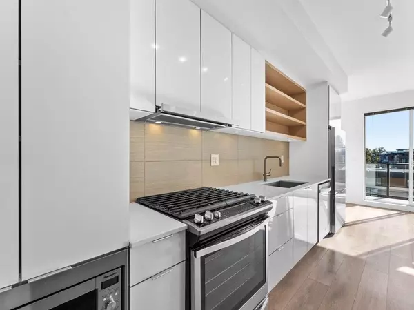 North Vancouver, BC V7M 0G2,725 Marine DR #509