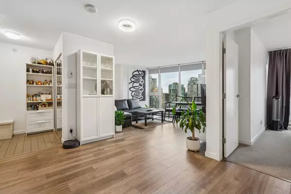 Vancouver, BC V6B 2M1,233 Robson ST #2810
