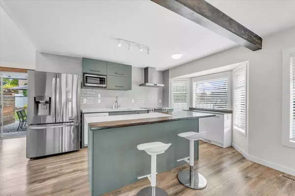 10552 Woodglen Close Surrey, BC V4N 1V4