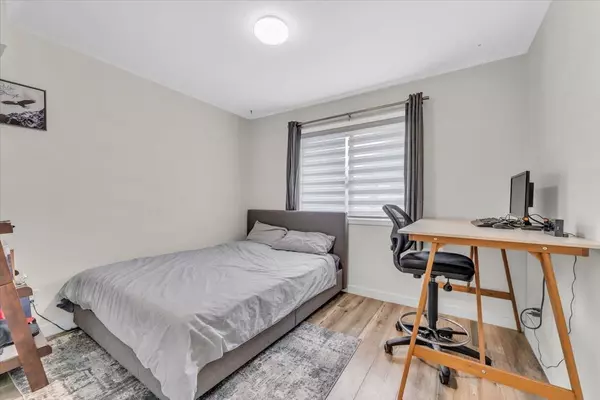 10552 Woodglen Close Surrey, BC V4N 1V4