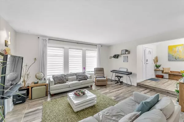 Surrey, BC V4N 1V4,10552 Woodglen Close