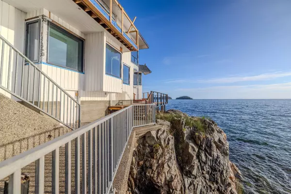 5482 Hill RD Sechelt, BC V7Z 0N2