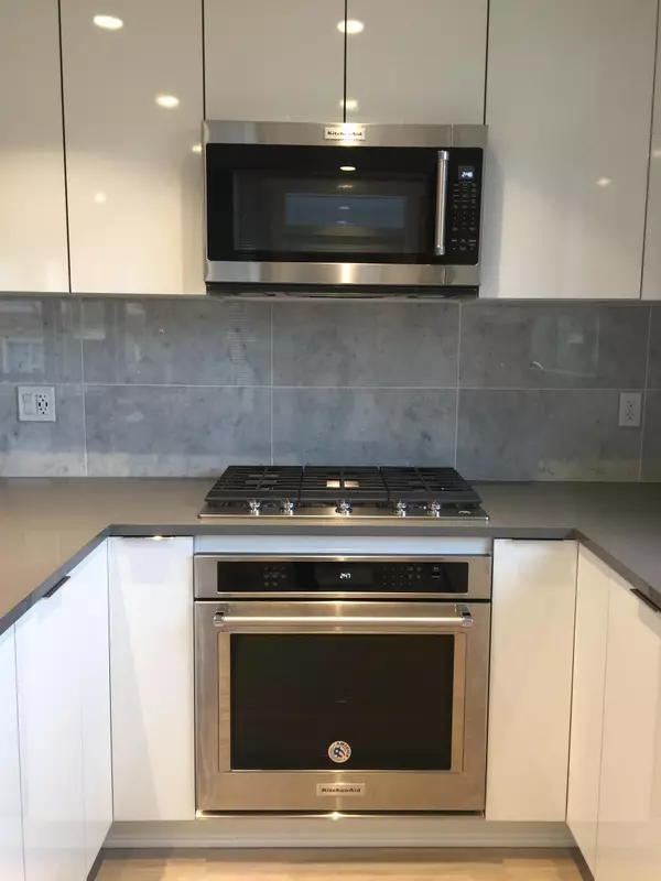 North Vancouver, BC V7J 0B8,2632 Library LN #2XX