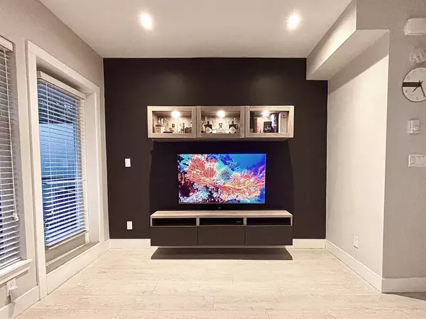 Burnaby, BC V5E 0C3,5122 Canada WAY #7