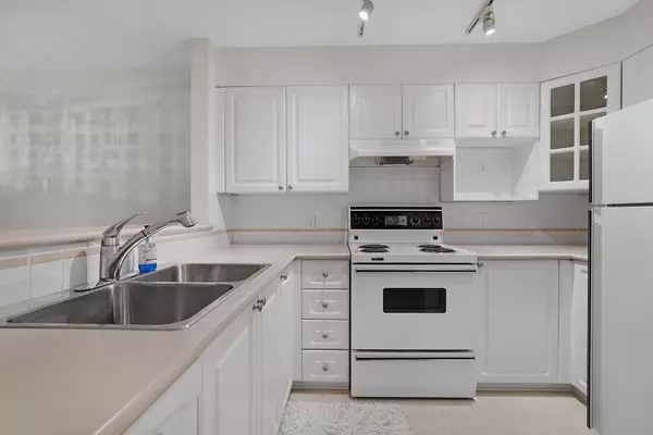 White Rock, BC V4B 5K1,1575 Best ST #213